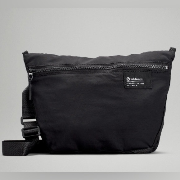 lululemon athletica Handbags - Lululemon Clean Lines Crossbody Bag 2.8L